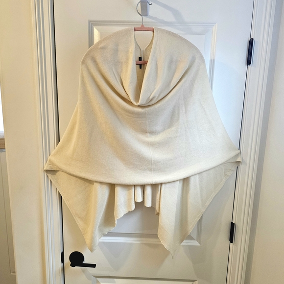 Elegant Cream Shawl Wrap - Picture 1 of 4